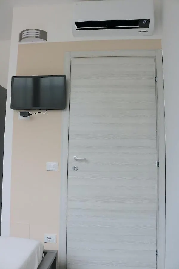 Guest house Gambara Guests House Hotel Milan Italy